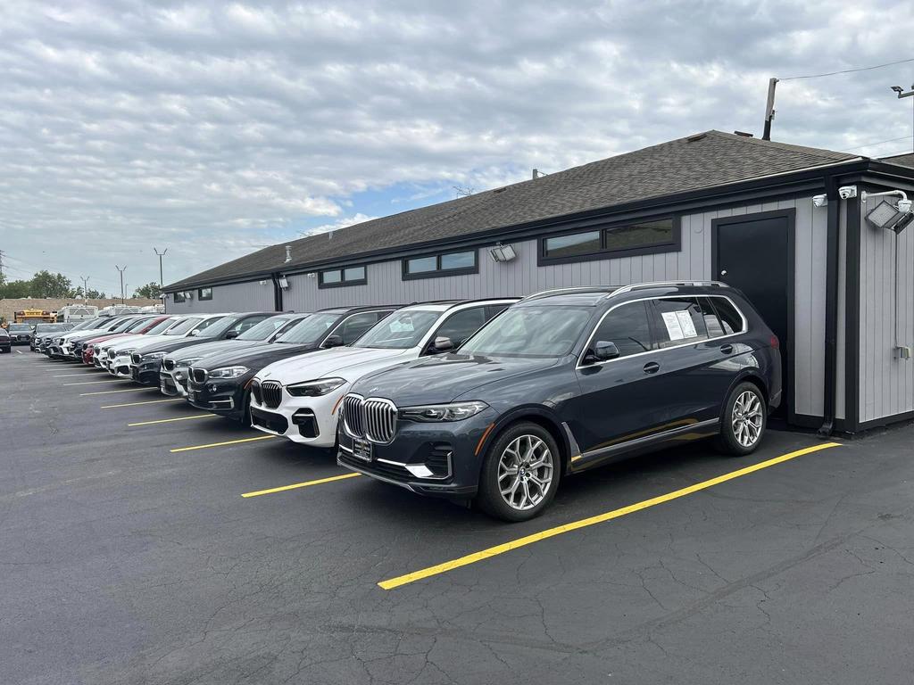 Dealership gallery photo 4